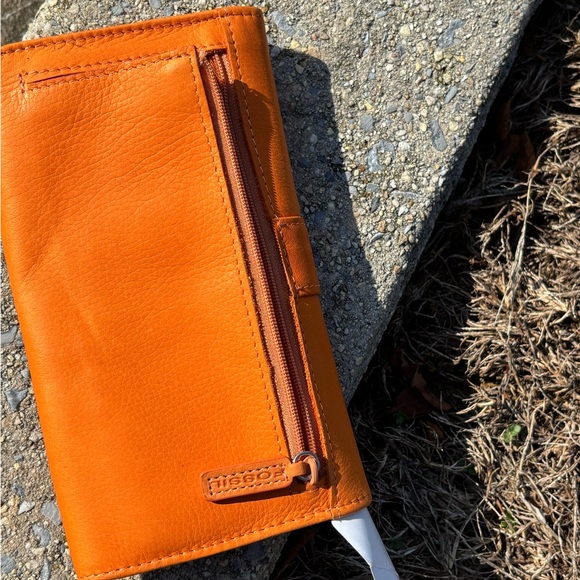 Fossil Bright Orange Leather Wallet Clutch - Picture 3 of 3